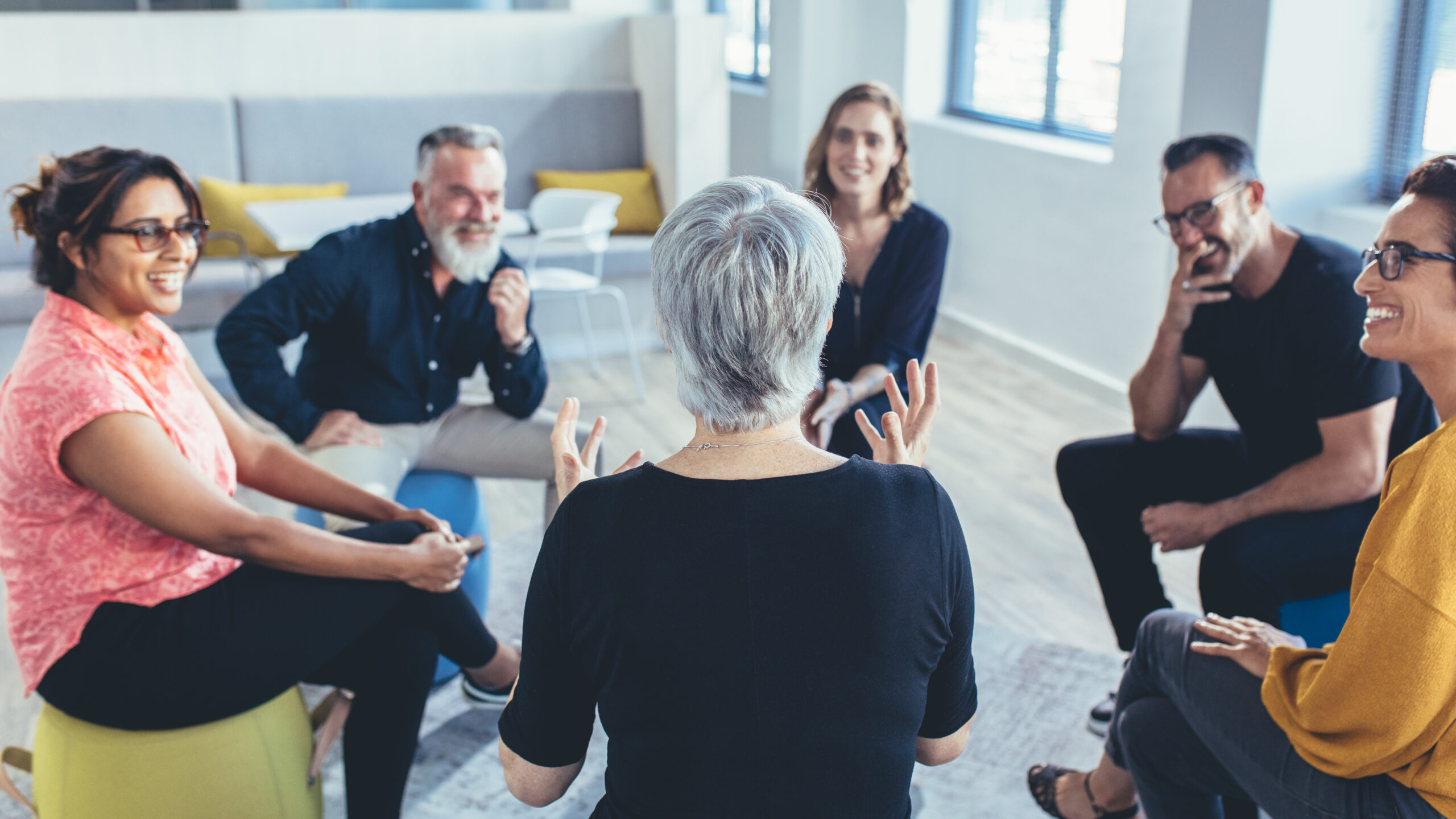Group,Of,Business,People,Sitting,In,Circle,And,Discussing,In